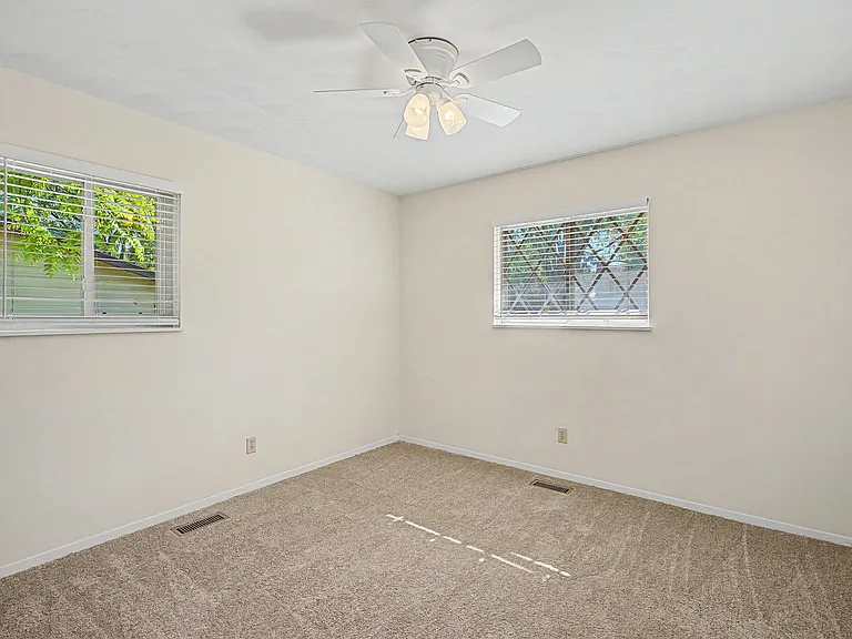 819 Gleneagle Dr — Photo 23