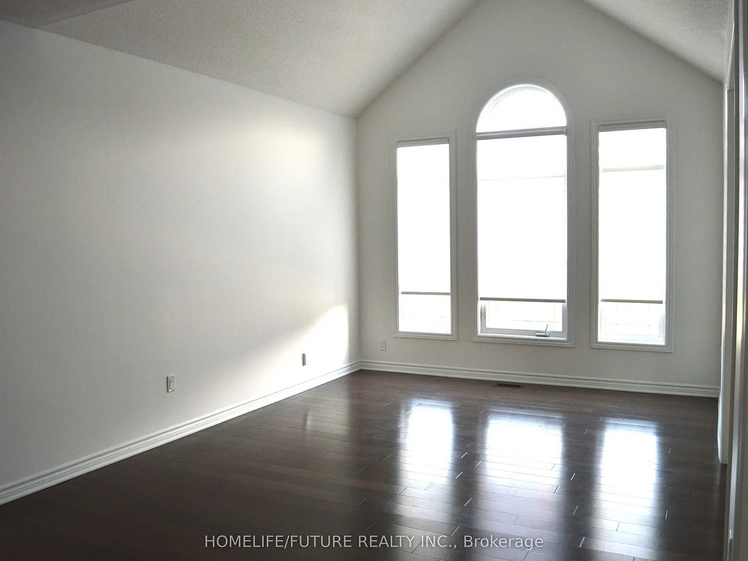4 bed, $2,700 — Photo 3