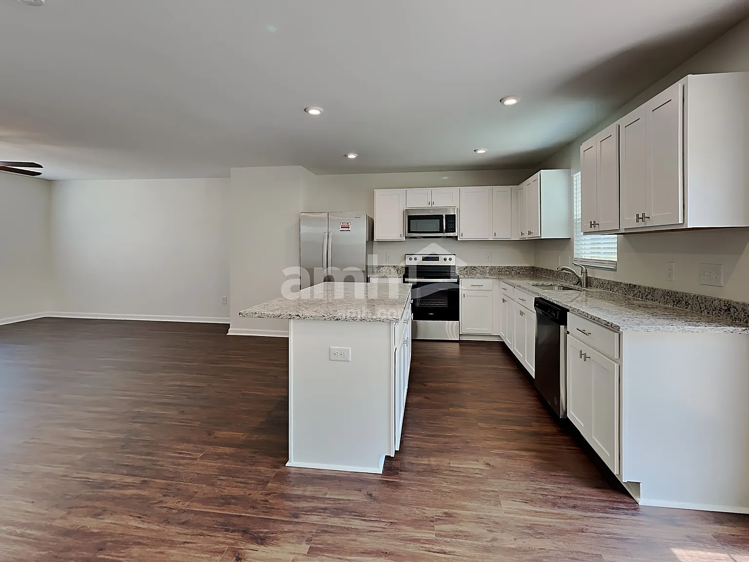 4 bed, 2.5 bath, 1800 sqft, $2,255 — Photo 3
