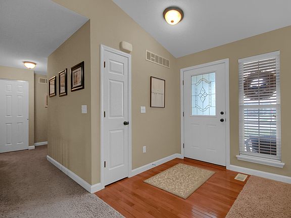2nd image of 1860 Wellington Ln