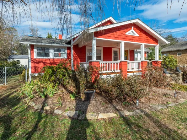 829 Montreat Rd, Black Mountain, NC 28711