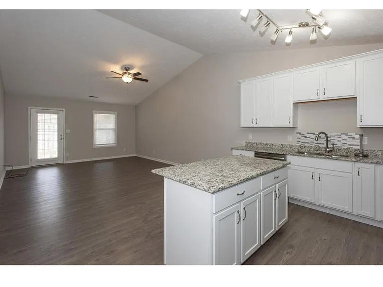 5339 Avery Woods Ln — Photo 5