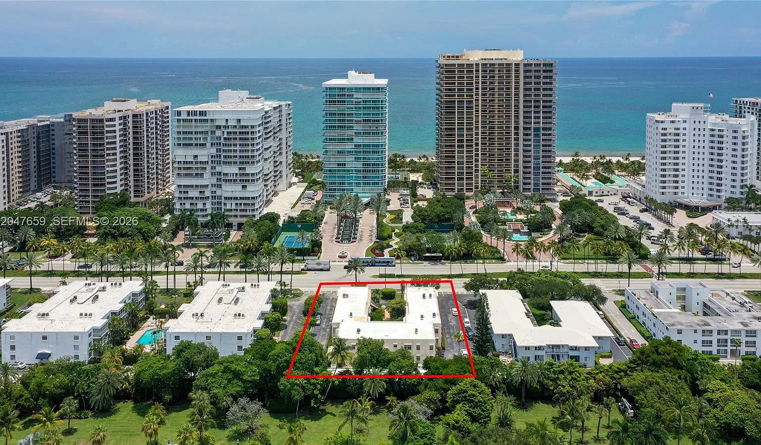 Beach Club Apts Condo — Photo 2