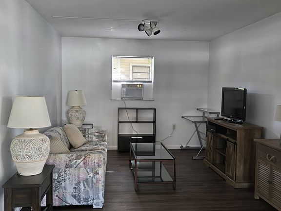 2nd image of 120 Gulfview Dr #1