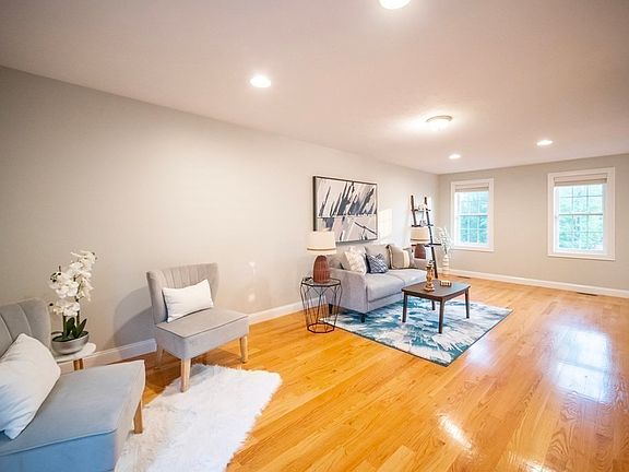 3rd image of 14 Ellingwood Ave