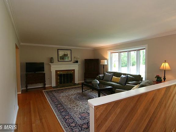 3rd image of 3808 Chantal Ln