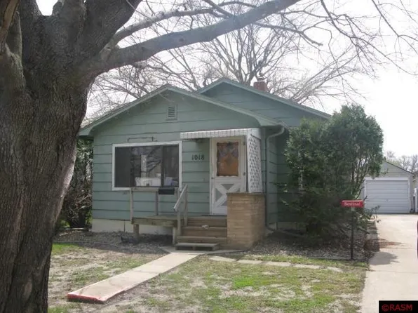 1018 E 3rd St, Blue Earth, MN 56013