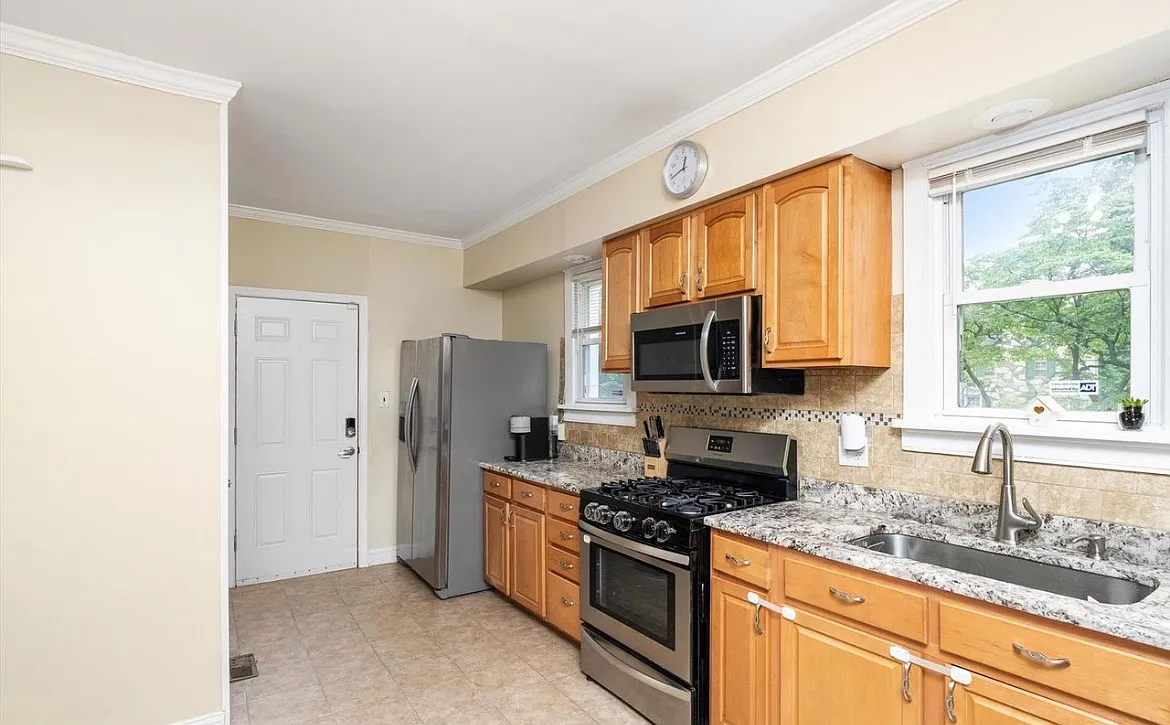3 bed, 1656 sqft, $3,000 — Photo 4