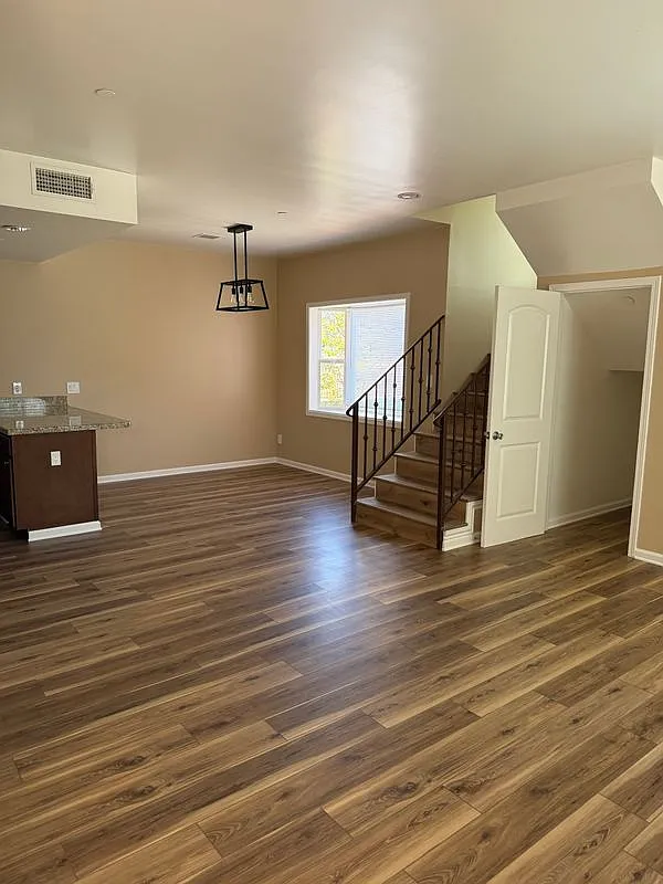 2 bed, 1.5 bath, 1100 sqft, $2,900 — Photo 4
