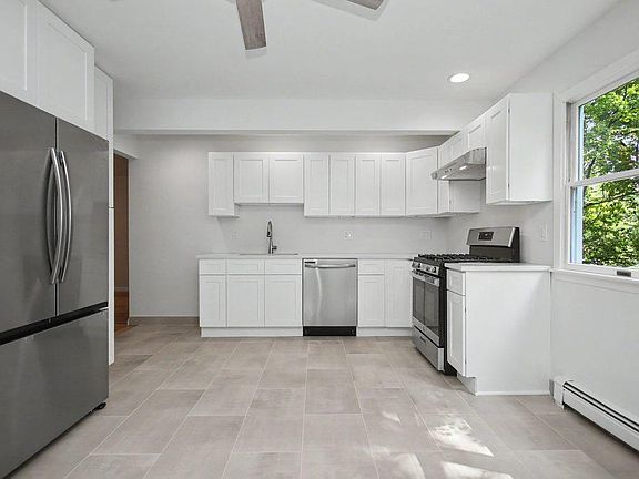 4th image of 40-44 Schriever Ln #42