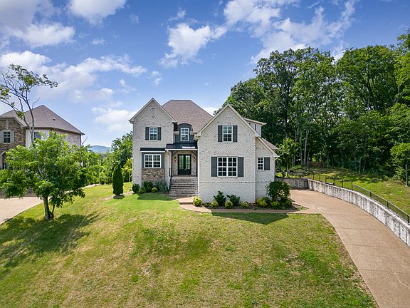 4th image of 216 Belvedere Cir