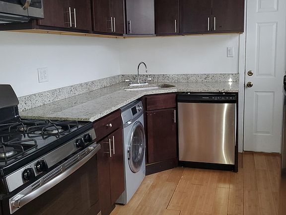 3rd image of 3922 N Ashland Ave #3W
