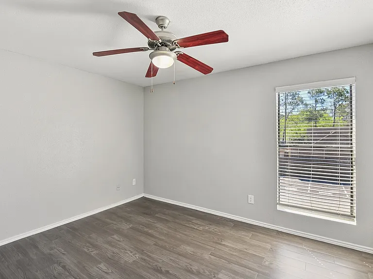 21-web-or-mls-Briar Forest Dr-S1303-021
