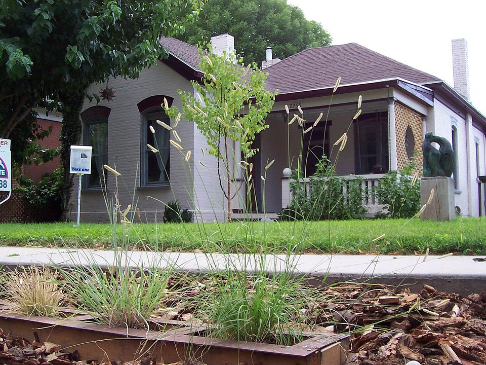 front view off lake street