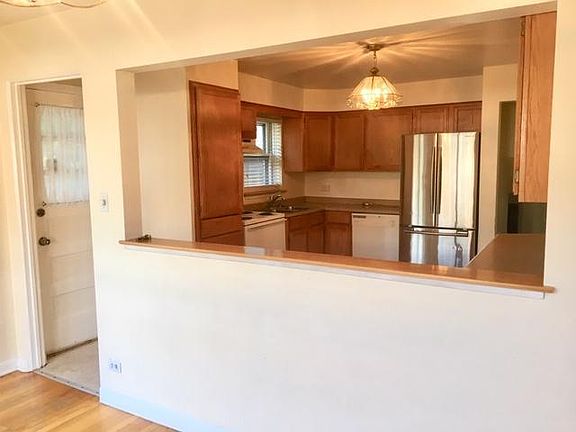 4th image of 303 Wilshire Dr E
