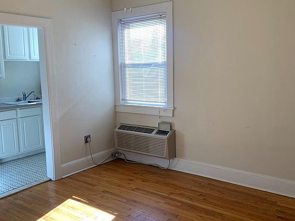 4th image of 106 N Main St