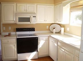 5th image of 3608 S Kingsbury Ave
