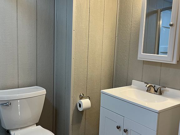 5th image of 301 Howard St APT D