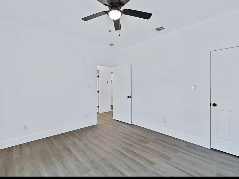 1027 W Coffin St — Photo 12