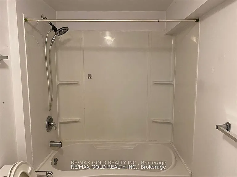 27 Middlecote Dr #BASEMENT — Photo 19
