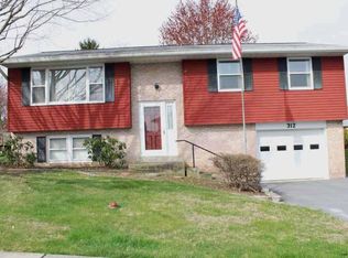 312 Boomerang Dr, Ephrata, PA 17522