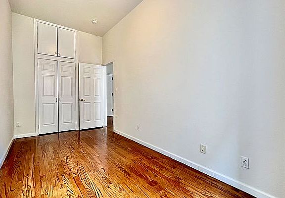 5th image of 224 W 72nd St APT 3F