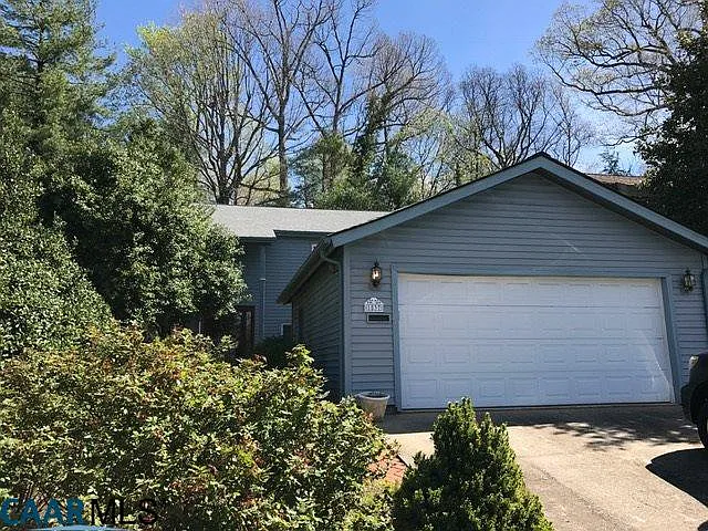 1537 Lake Forest Dr photo 1