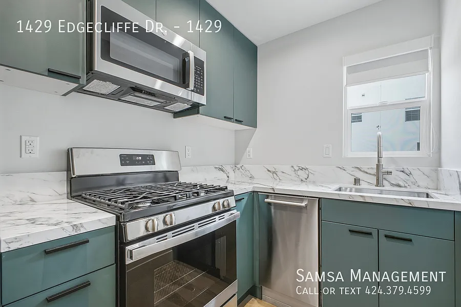 1429 Edgecliffe Dr — Photo 3