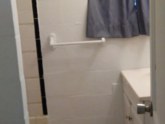 3rd image of 40 W Herrick Dr