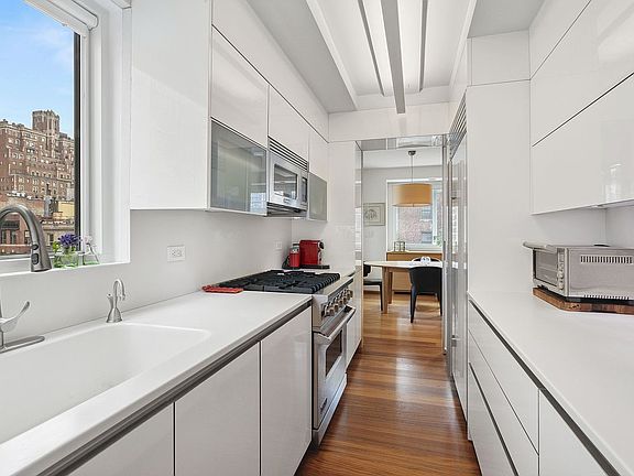 3rd image of 20 E 68th St APT 7C