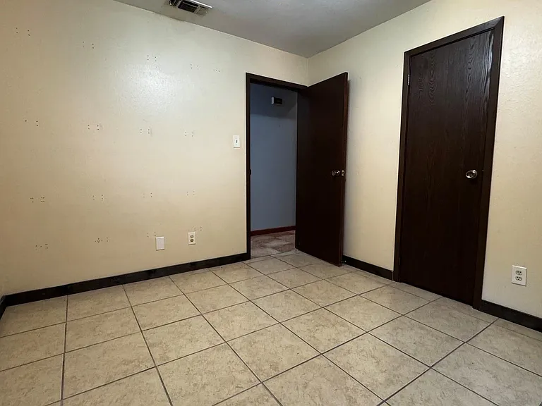 2506 Valley Dr — Photo 12