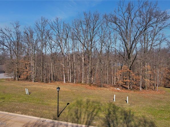 6378 Valley Ranch Dr, Maple Heights, OH 44137