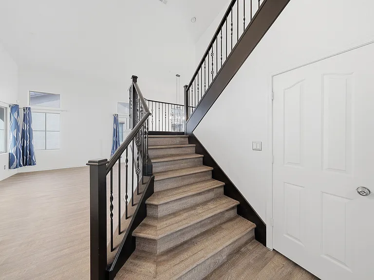 12175 W Chase Ln — Photo 21
