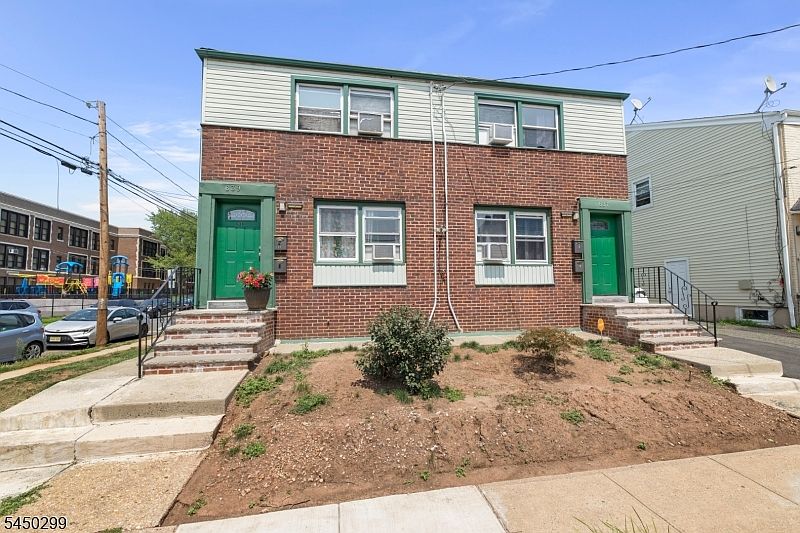 1st image of 637 Myrtle St