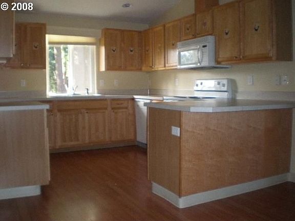 2nd image of 4818 NE 58th St