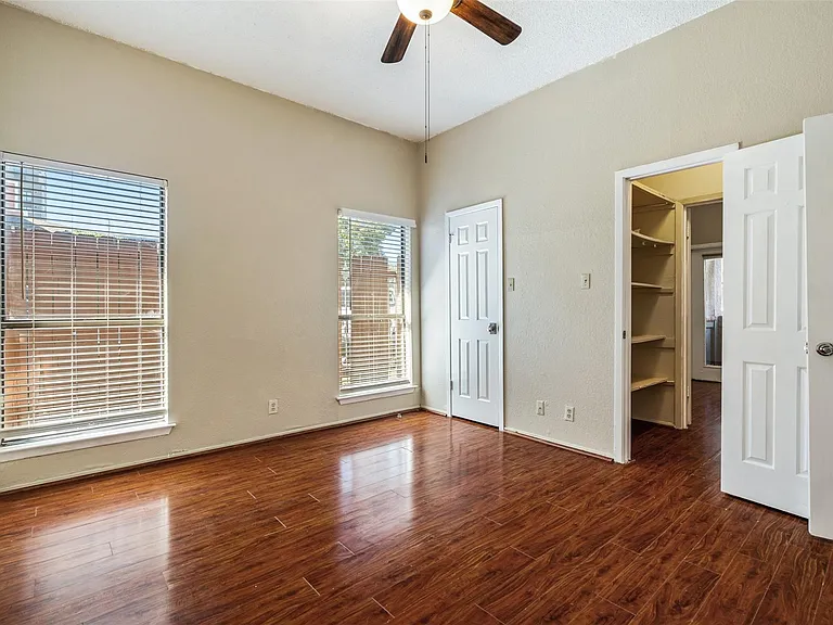 807 W 25th St #104 — Photo 14