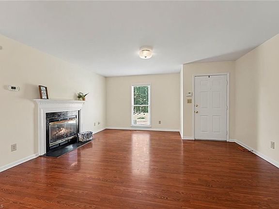 3rd image of 627 Woodland Cir