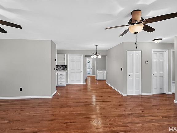 4th image of 214 Williams St