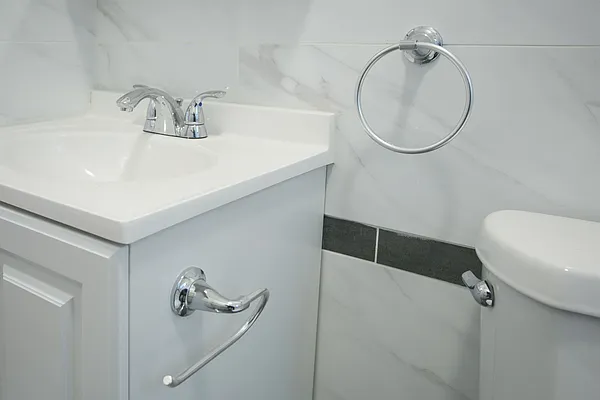 Rented by Evergreen Apartments BK | media 11