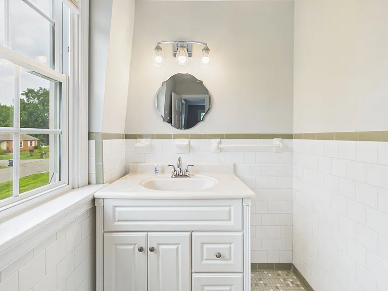 1519 Chauncey Ln — Photo 43