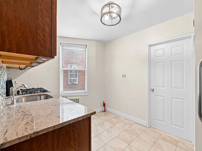 6730 Clyde St #5B — Photo 16