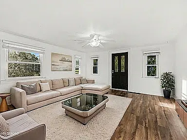 3 bed, 906 sqft, $2,085 — Photo 4