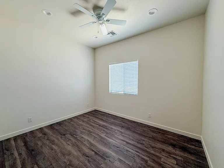 6935 Wilshire Ave — Photo 10