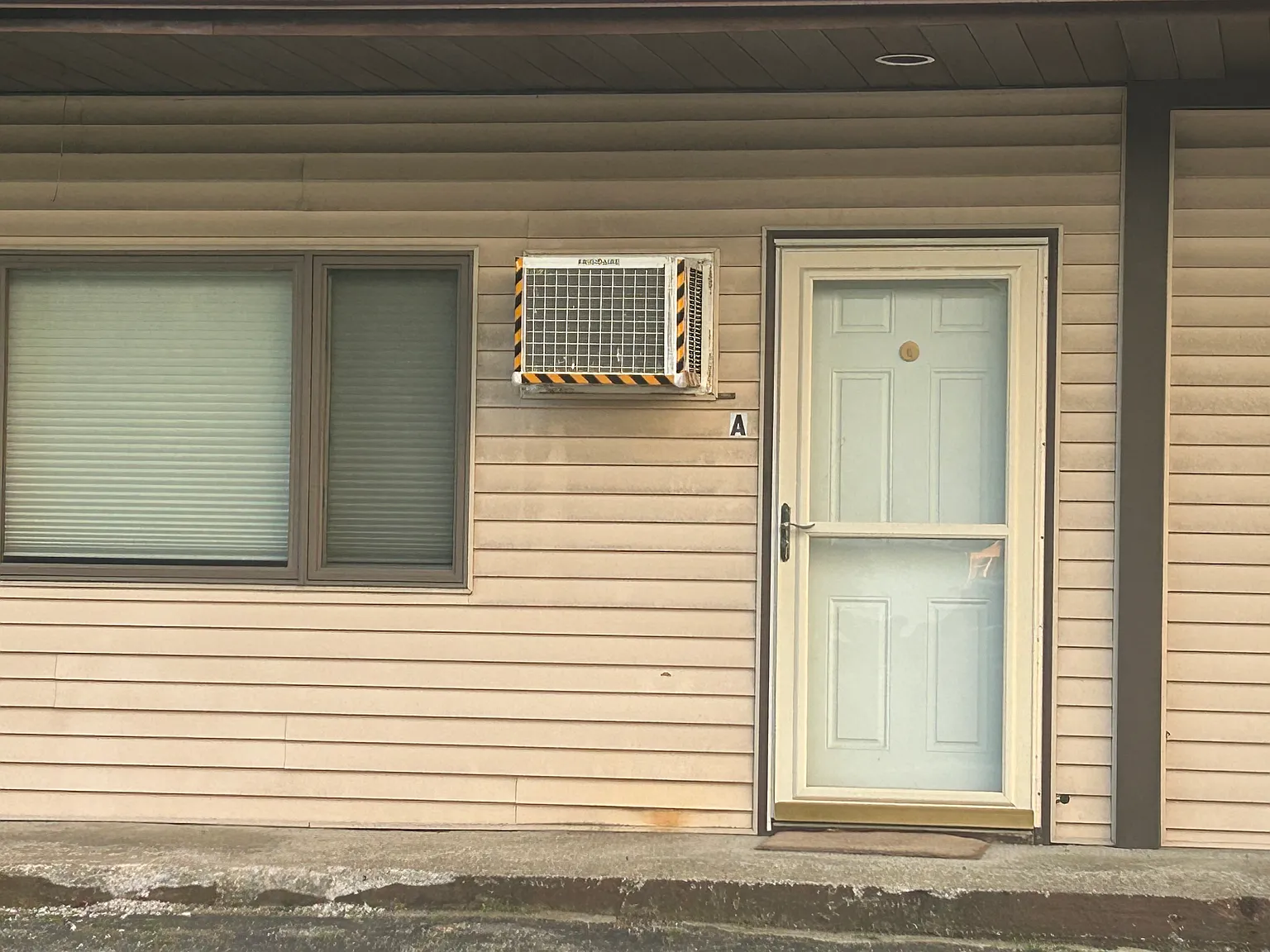 2 bed, 800 sqft, $1,600 — Photo 1
