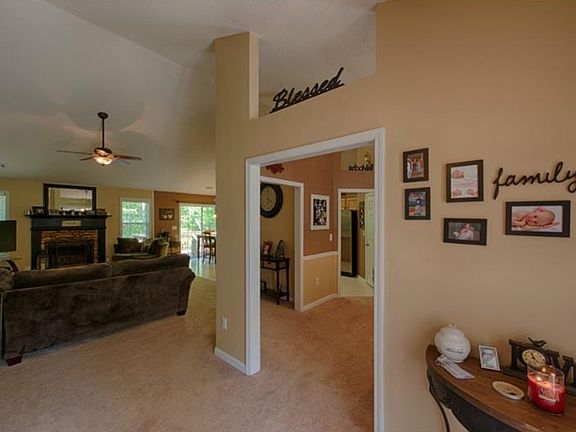 3rd image of 212 Oak Hollow Ct