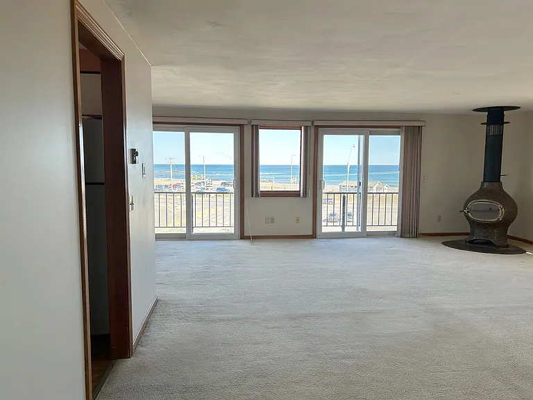 190 Kings Hwy — Photo 10