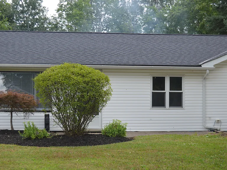 2135 Gates Ave — Photo 4