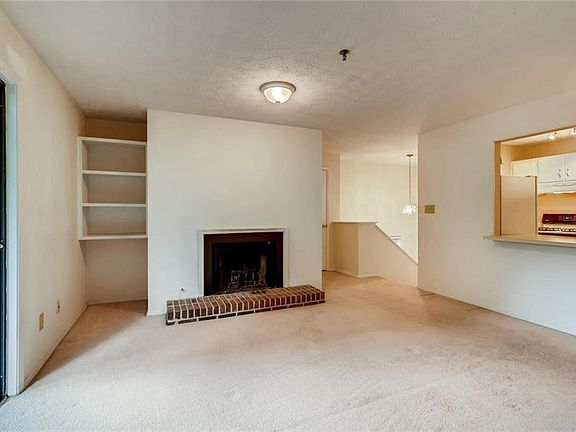 3rd image of 2709 Cumberland Ct SE