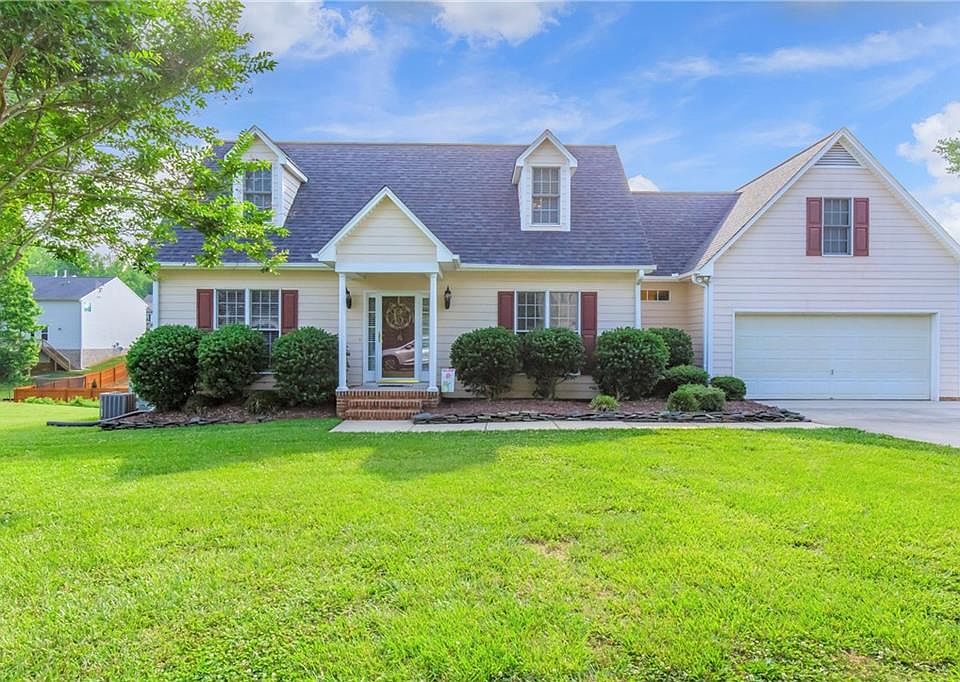 1st image of 504 Hill Ln