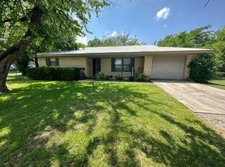 803 N Miller St, Decatur, TX 76234